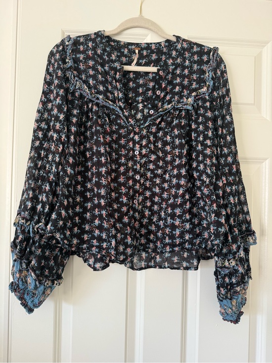 Free People Tops - Free People Cropped Black Printed Shirt size Small